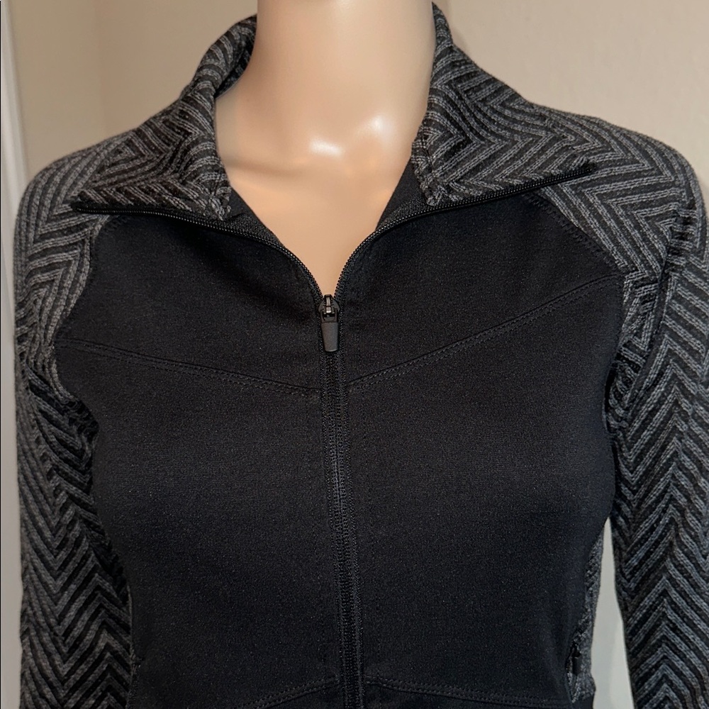 C9 by Champion Athletics Black and Gray Patterned Jacket Size XS. - Picture 4 of 16
